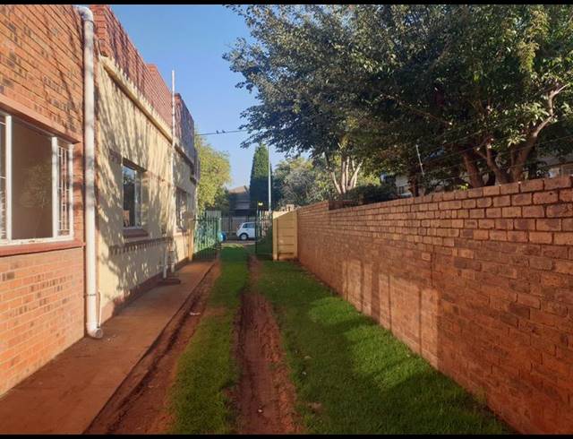 4 BEDROOM HOUSE FOR SALE IN BRENTHURST
